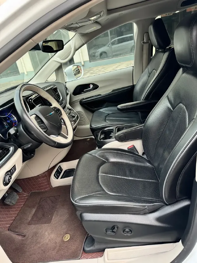 2019 Chrysler Pacifica 3.6L 245HP V6 E-CVT PHEV 16KWH,autocango,china used car exporter,china ev exporter,chinese used car exporter,chinese used ev exporter