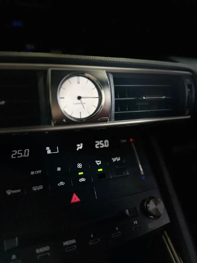 2017 Lexus IS 2.0T 245HP L4 8AT,autocango,china used car exporter,china ev exporter,chinese used car exporter,chinese used ev exporter