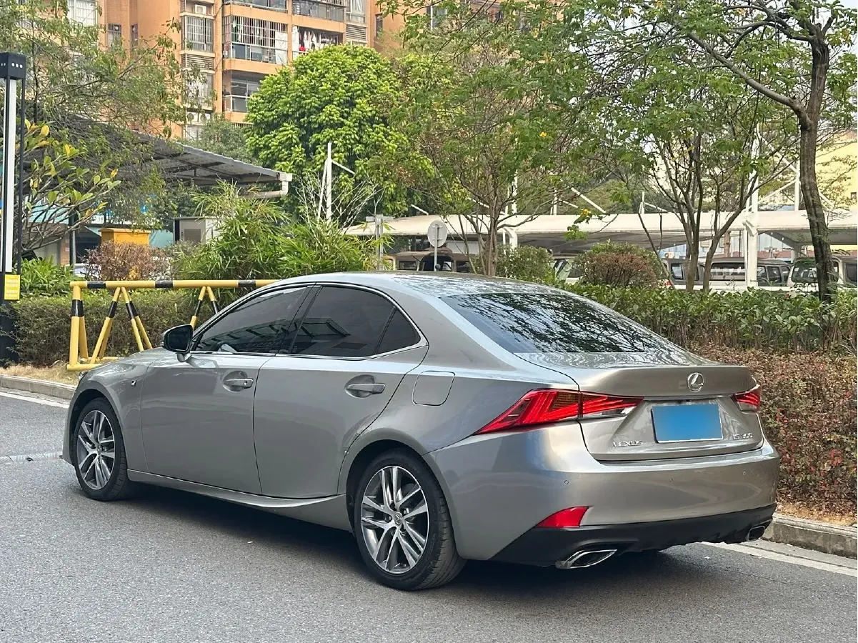 2017 Lexus IS 2.0T 245HP L4 8AT,autocango,china used car exporter,china ev exporter,chinese used car exporter,chinese used ev exporter