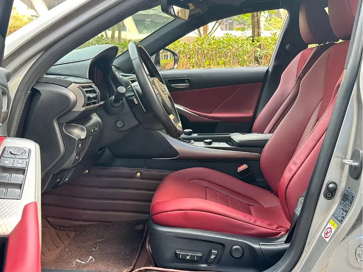 2017 Lexus IS 2.0T 245HP L4 8AT,autocango,china used car exporter,china ev exporter,chinese used car exporter,chinese used ev exporter