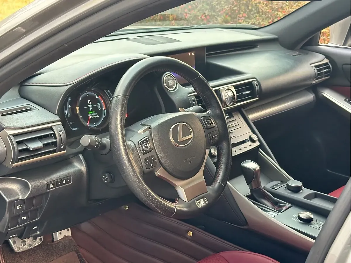 2017 Lexus IS 2.0T 245HP L4 8AT,autocango,china used car exporter,china ev exporter,chinese used car exporter,chinese used ev exporter