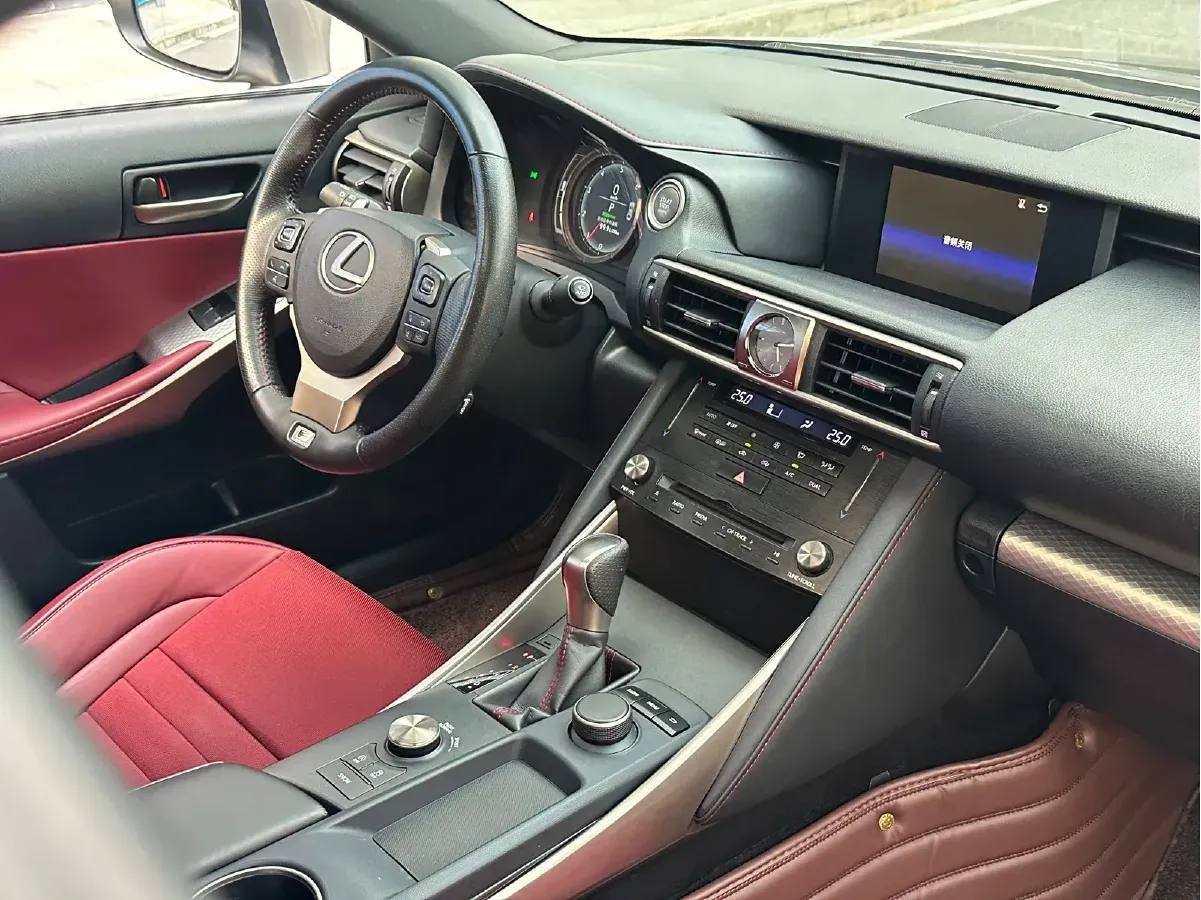 2017 Lexus IS 2.0T 245HP L4 8AT,autocango,china used car exporter,china ev exporter,chinese used car exporter,chinese used ev exporter