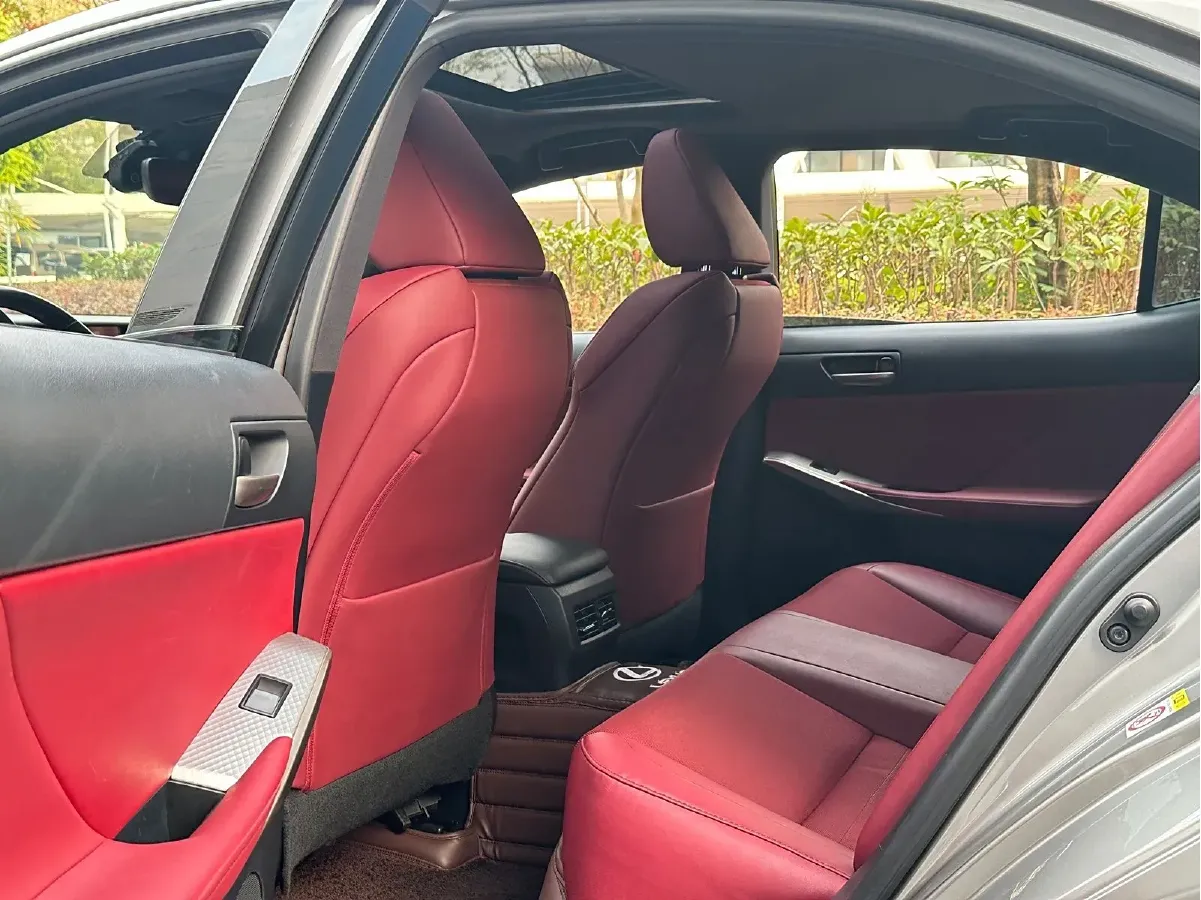 2017 Lexus IS 2.0T 245HP L4 8AT,autocango,china used car exporter,china ev exporter,chinese used car exporter,chinese used ev exporter