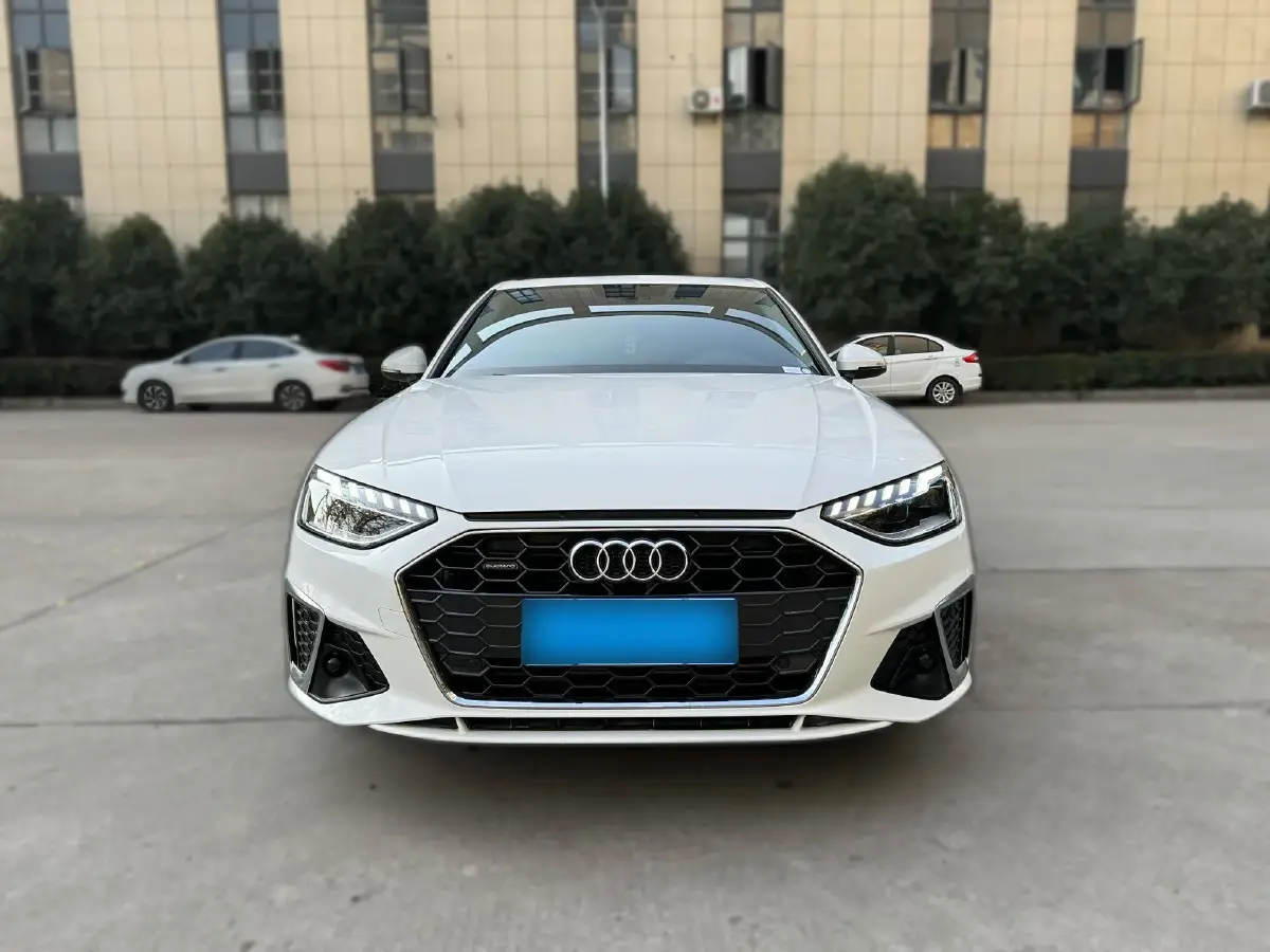 2022 Audi A4L 2.0T 190HP L4 7DCT