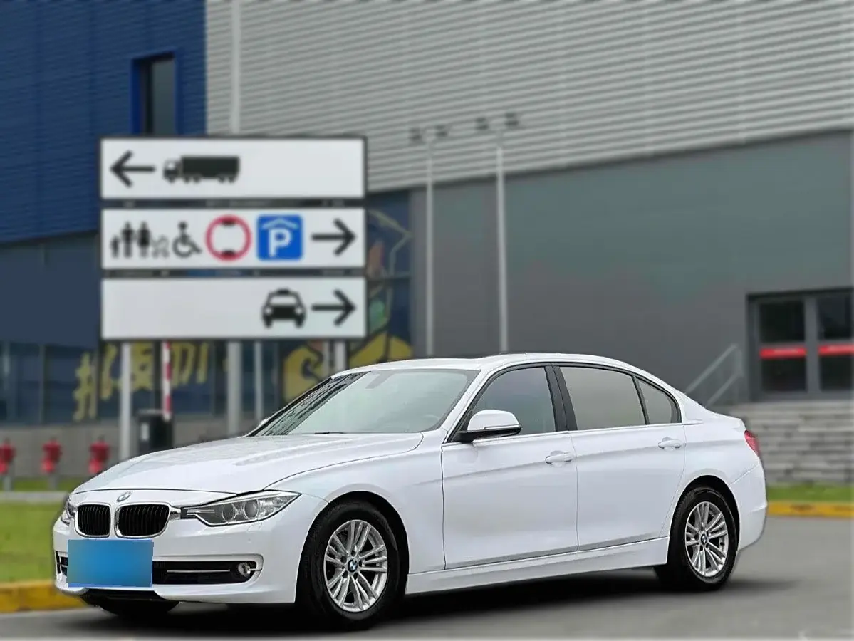 2014 BMW 3 Series 2.0T 184HP L4 8AT