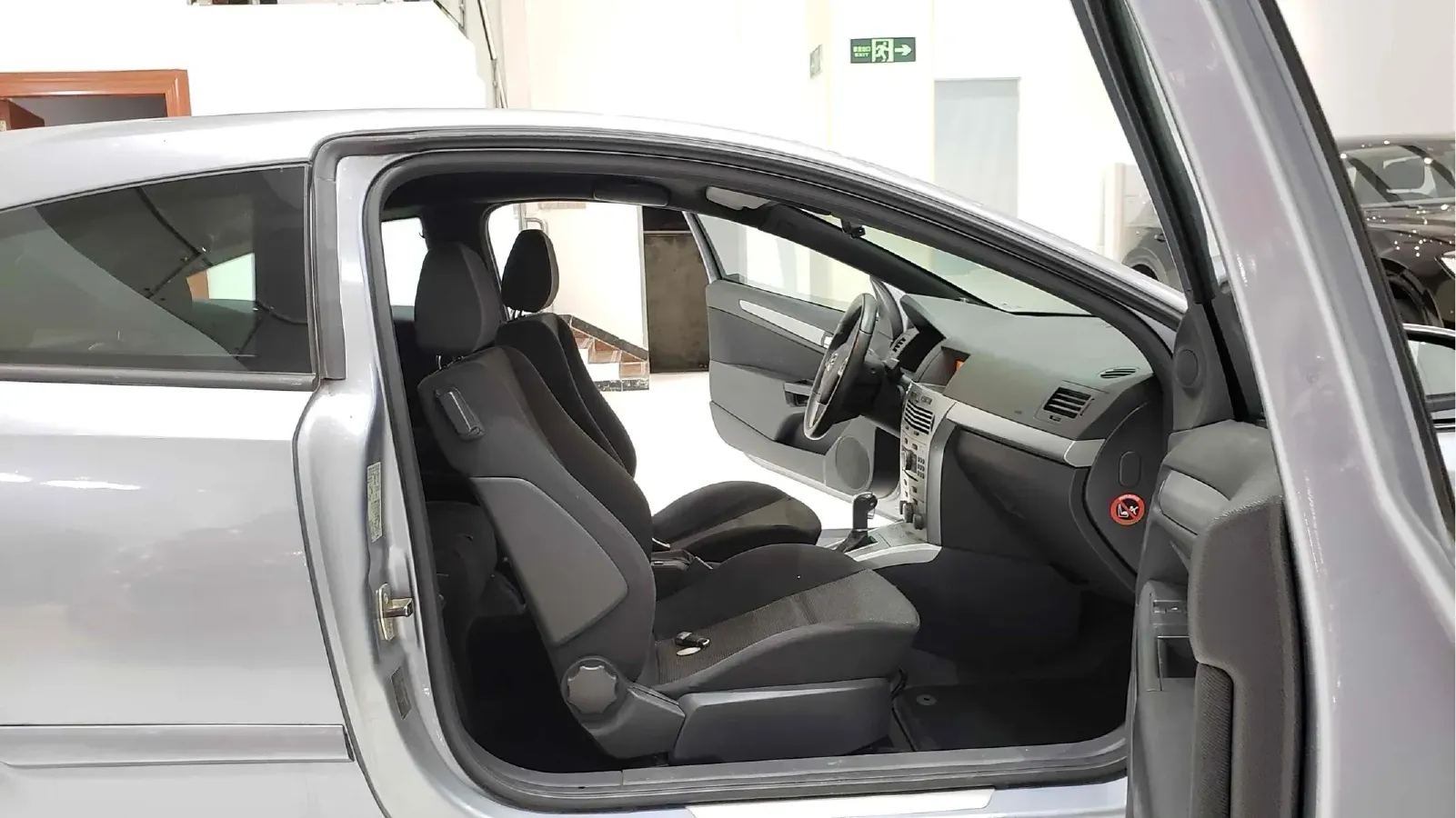 2010 Opel Astra 1.8L 140HP L4 4AT,autocango,china used car exporter,china ev exporter,chinese used car exporter,chinese used ev exporter