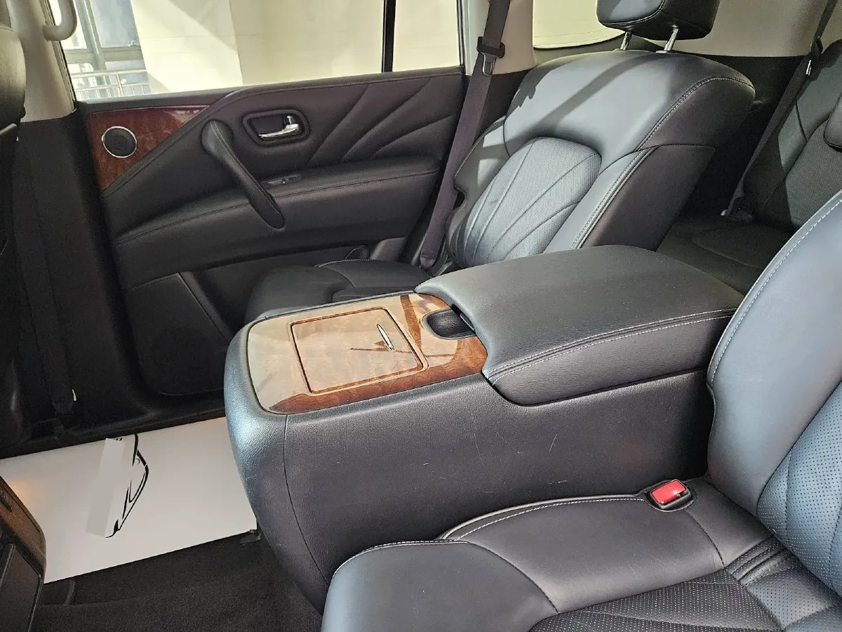 2016 Infiniti QX80 5.6L 398HP V8 7AT,autocango,china used car exporter,china ev exporter,chinese used car exporter,chinese used ev exporter