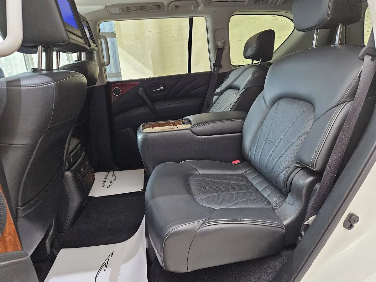 2016 Infiniti QX80 5.6L 398HP V8 7AT,autocango,china used car exporter,china ev exporter,chinese used car exporter,chinese used ev exporter