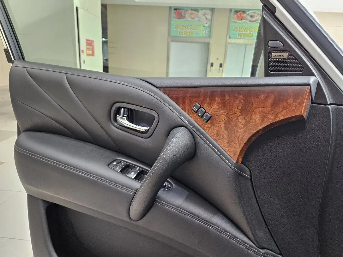 2016 Infiniti QX80 5.6L 398HP V8 7AT,autocango,china used car exporter,china ev exporter,chinese used car exporter,chinese used ev exporter