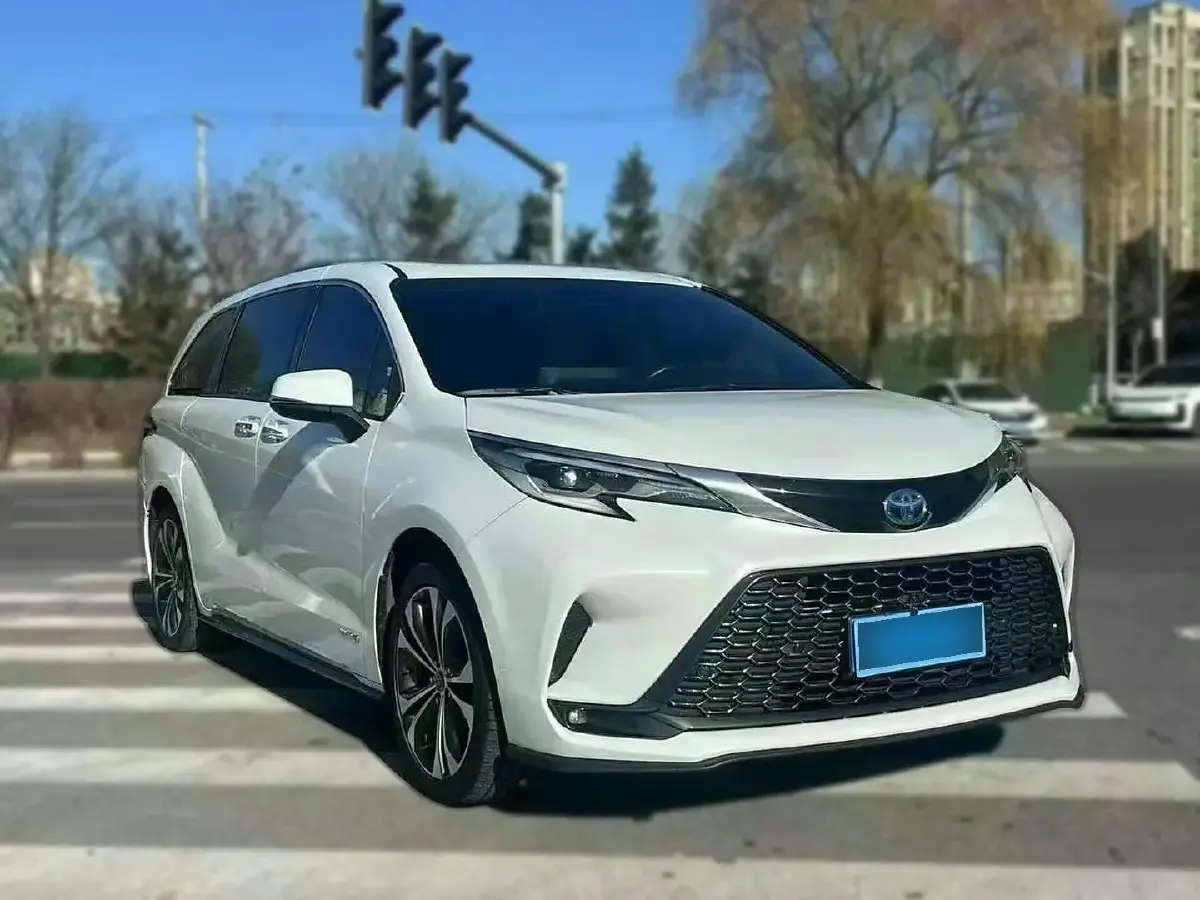 2023 Toyota Granvia 2.5L 189HP L4 E-CVT Hybrid