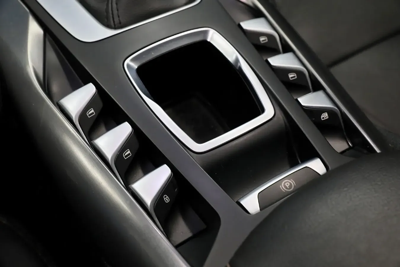 2014 DS 5 1.6T 163HP L4 6AT,autocango,china used car exporter,china ev exporter,chinese used car exporter,chinese used ev exporter