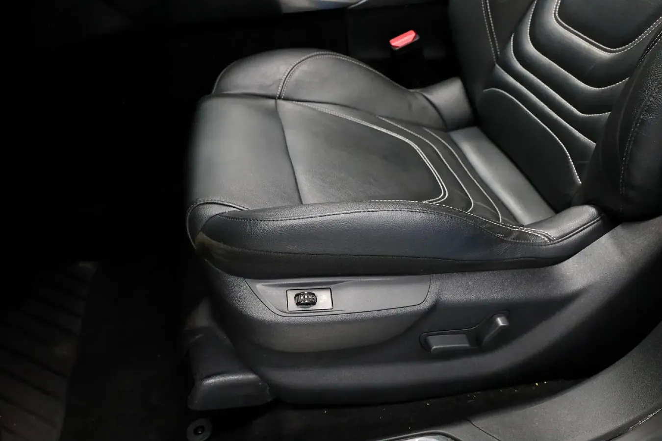 2014 DS 5 1.6T 163HP L4 6AT,autocango,china used car exporter,china ev exporter,chinese used car exporter,chinese used ev exporter