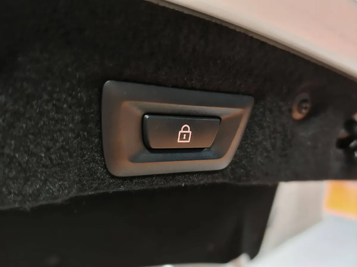 2013 BMW M6 4.4T 560HP V8 7DCT,autocango,china used car exporter,china ev exporter,chinese used car exporter,chinese used ev exporter