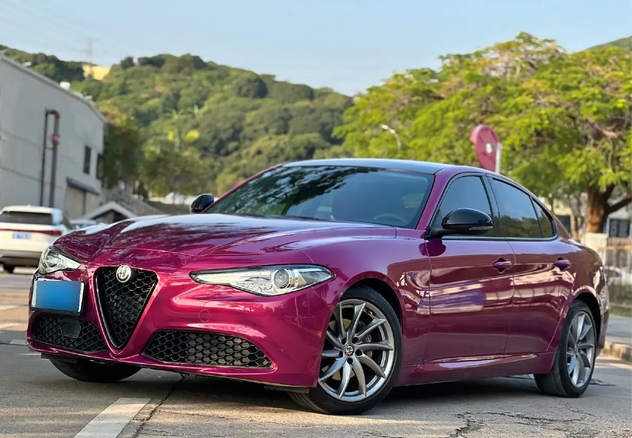 2017 Alfa Romeo Giulia 2.0T 200HP L4 8AT