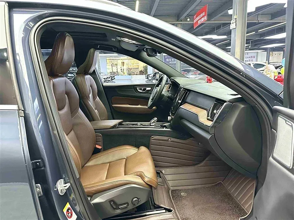 2023 Volvo XC60 PHEV 2.0T 310HP L4 8AT PHEV 18.8KWH,autocango,china used car exporter,china ev exporter,chinese used car exporter,chinese used ev exporter