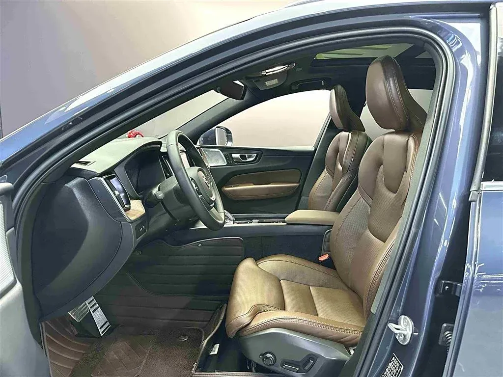 2023 Volvo XC60 PHEV 2.0T 310HP L4 8AT PHEV 18.8KWH,autocango,china used car exporter,china ev exporter,chinese used car exporter,chinese used ev exporter