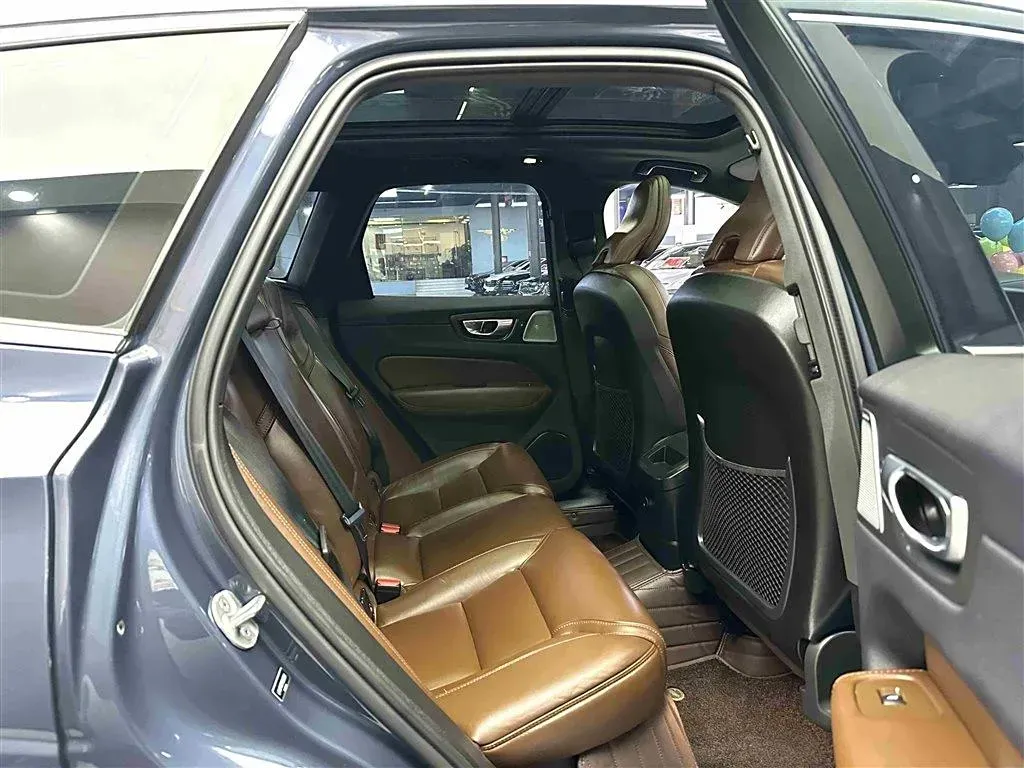 2023 Volvo XC60 PHEV 2.0T 310HP L4 8AT PHEV 18.8KWH,autocango,china used car exporter,china ev exporter,chinese used car exporter,chinese used ev exporter