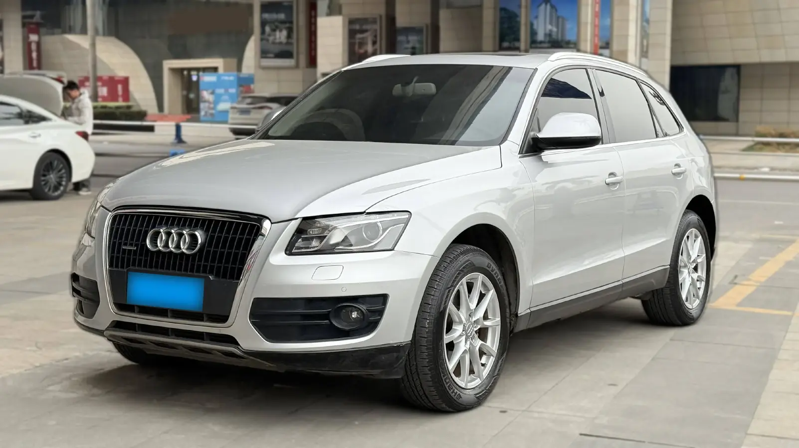 2012 Audi Q5 2.0T 211HP L4 8AT