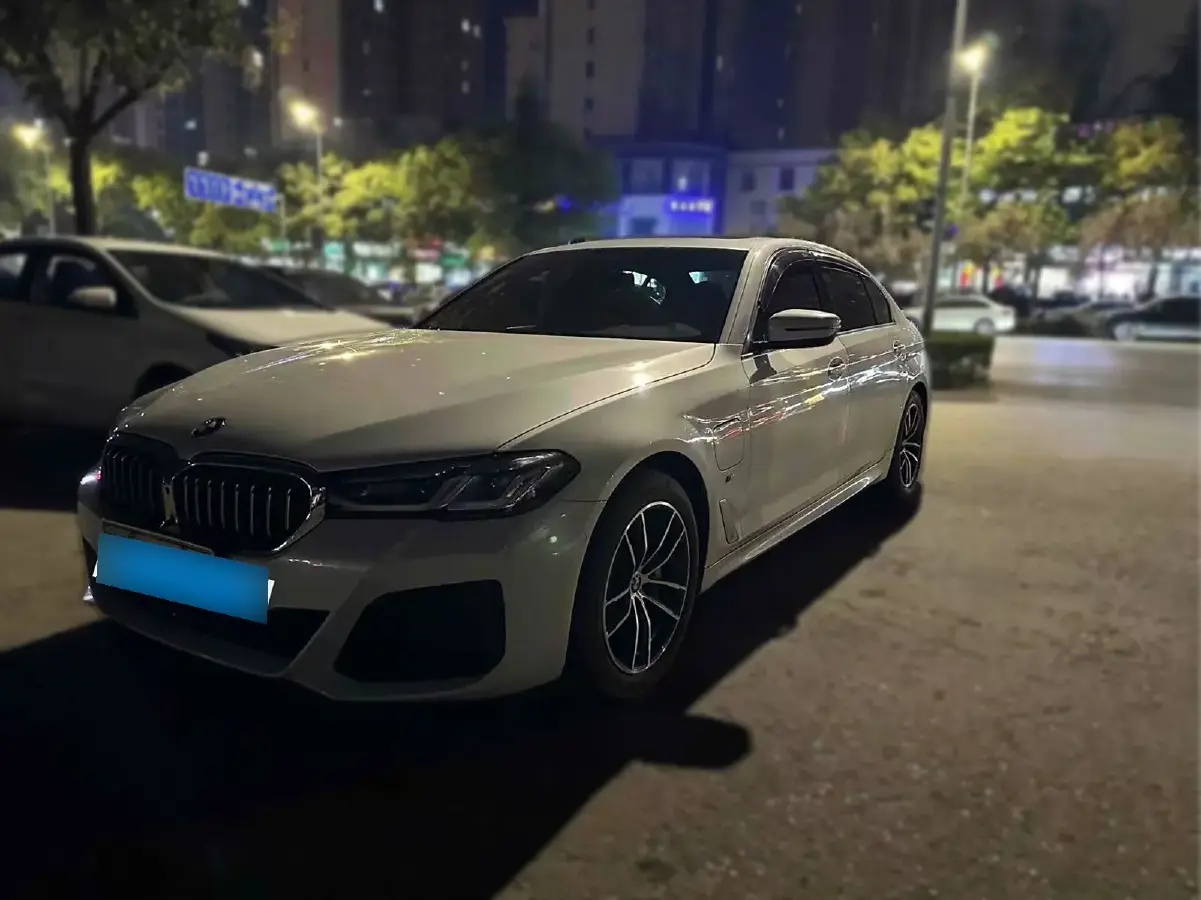 2021 BMW 5 Series 2.0T 184HP L4 8AT PHEV 17.7KWH