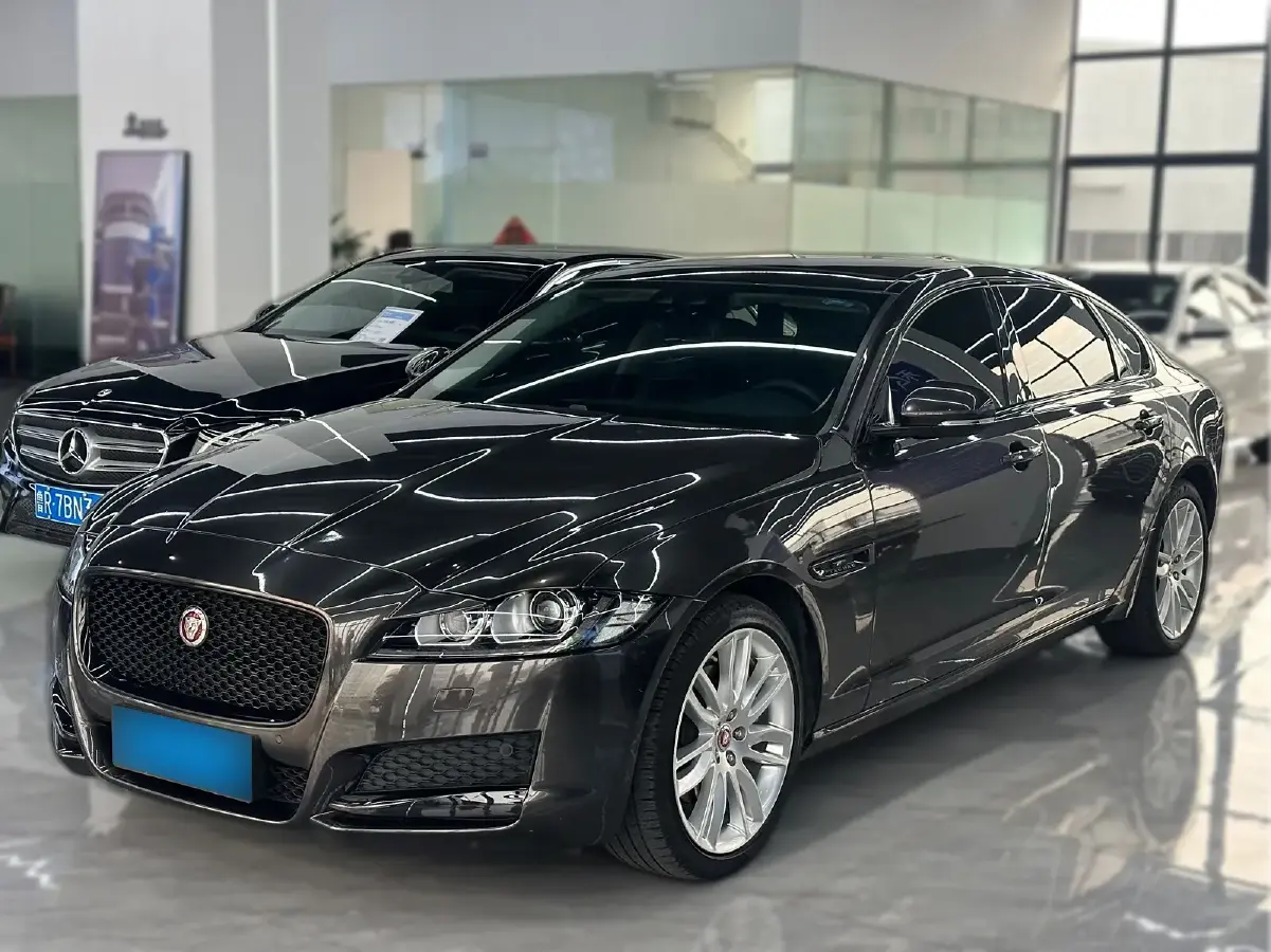 2020 Jaguar XFL 2.0T 200HP L4 8AT