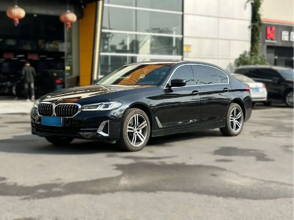 2022 BMW 5 Series 2.0T 252HP L4 8AT