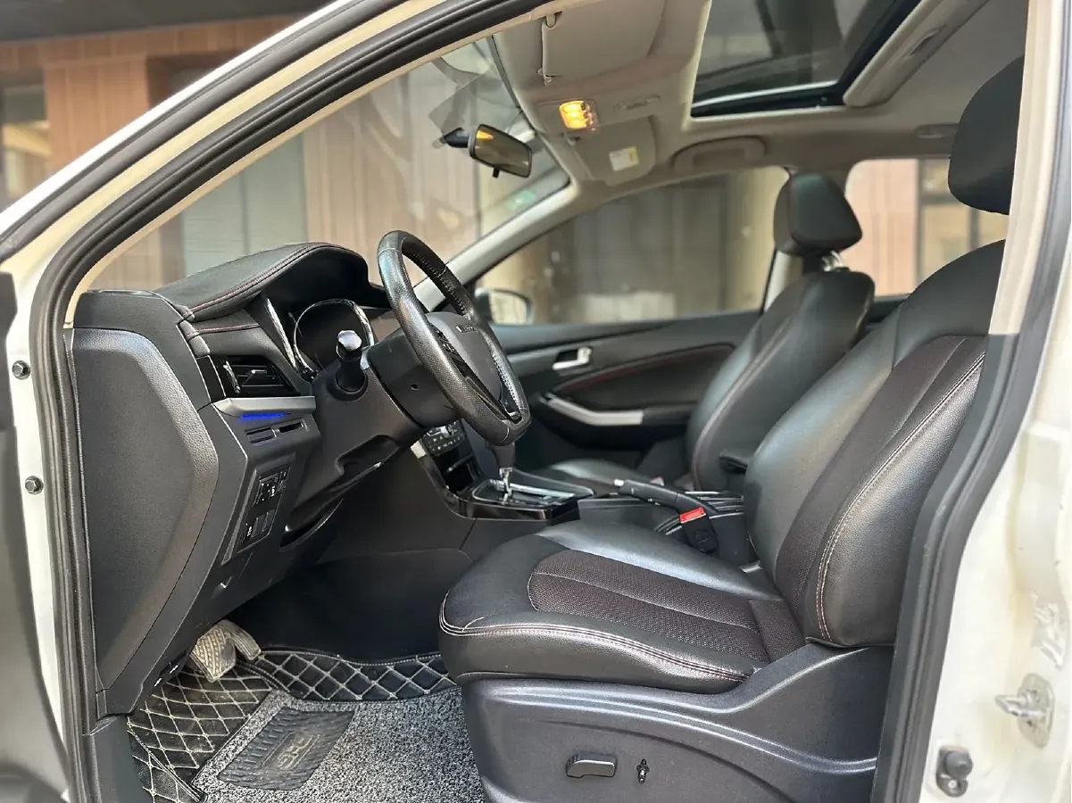 2019 Venucia T70 2.0L 144HP L4 CVT,autocango,china used car exporter,china ev exporter,chinese used car exporter,chinese used ev exporter