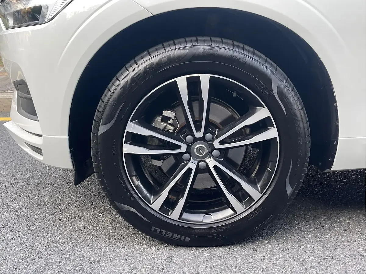 2019 Volvo XC60 2.0T 254HP L4 8AT,autocango,china used car exporter,china ev exporter,chinese used car exporter,chinese used ev exporter