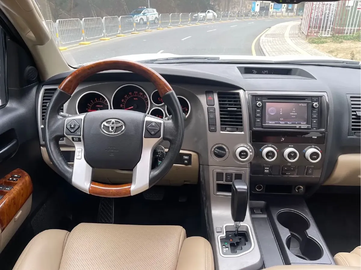 2003 Toyota Sequoia 4.7L 282HP V8 5AT,autocango,china used car exporter,china ev exporter,chinese used car exporter,chinese used ev exporter