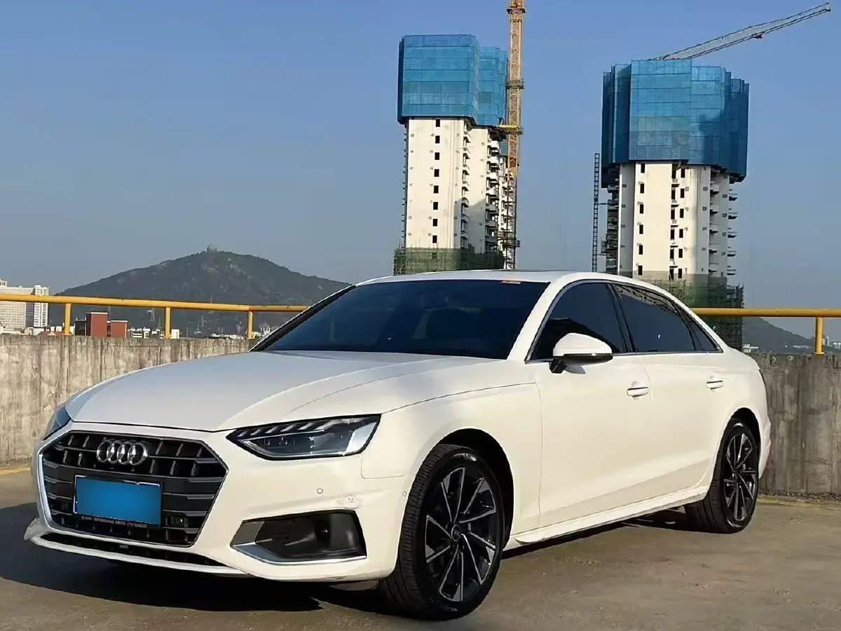 2022 Audi A4L 2.0T 190HP L4 7DCT
