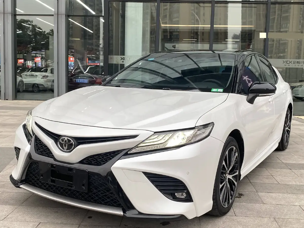 2019 Toyota Camry 2.5L 209HP L4 8AT