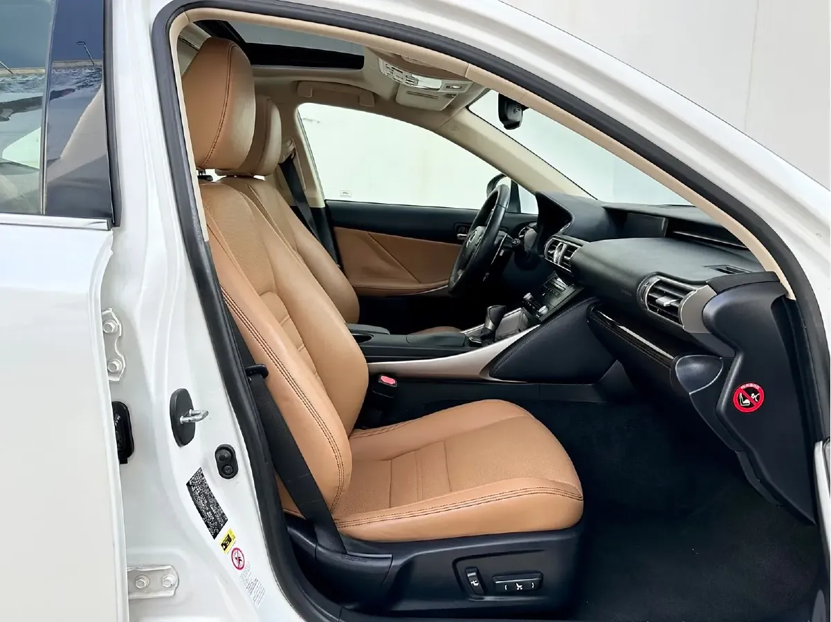 2013 Lexus IS 2.5L 208HP V6 6AT,autocango,china used car exporter,china ev exporter,chinese used car exporter,chinese used ev exporter