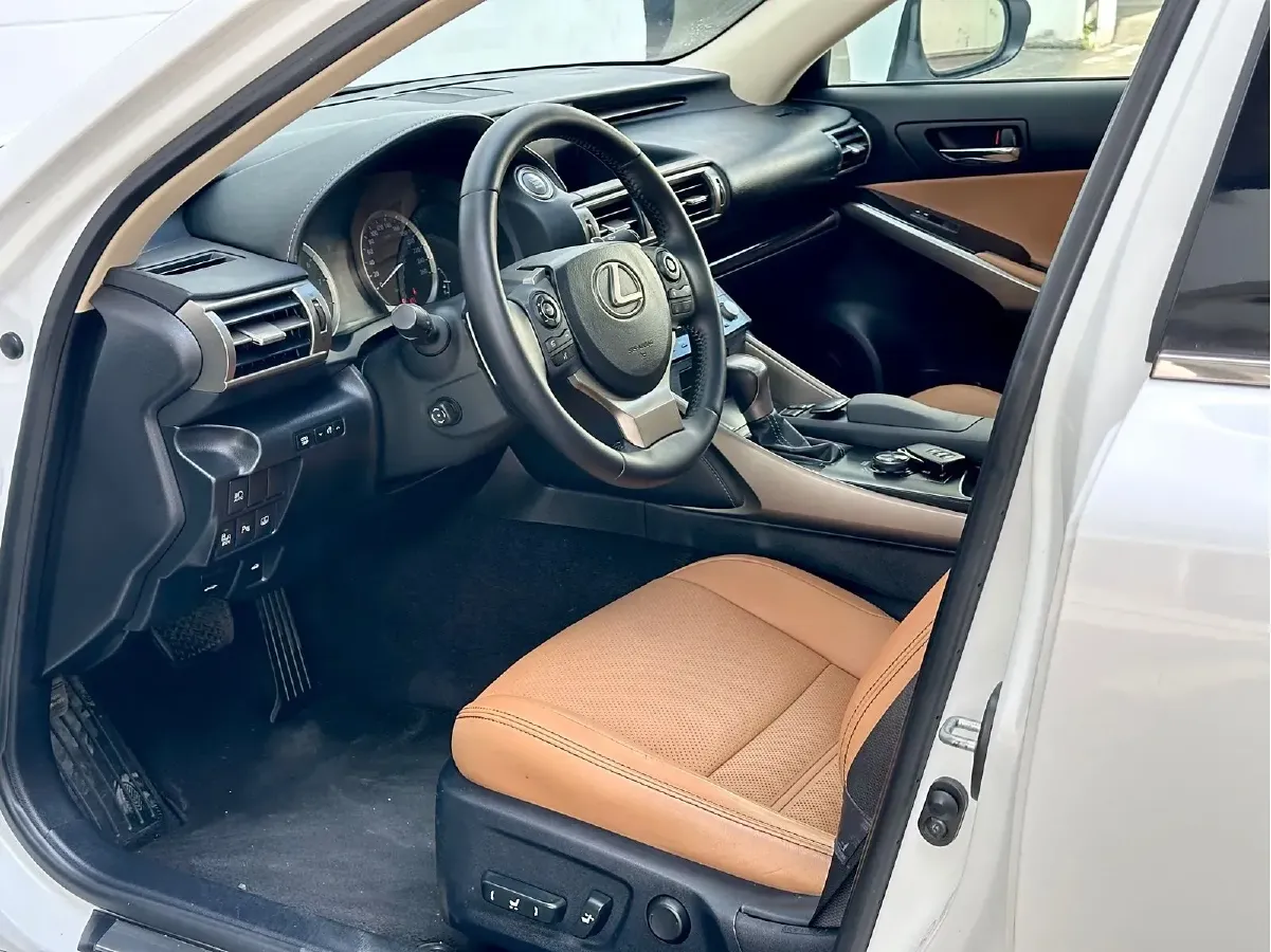 2013 Lexus IS 2.5L 208HP V6 6AT,autocango,china used car exporter,china ev exporter,chinese used car exporter,chinese used ev exporter