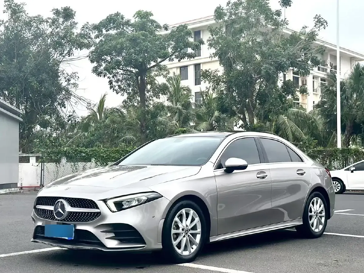 2019 Mercedes-Benz A Class 1.3T 163HP L4 7DCT