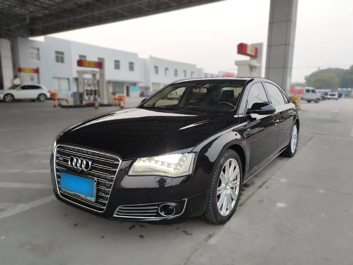 2012 Audi A8 6.3L 500HP W12 8AT