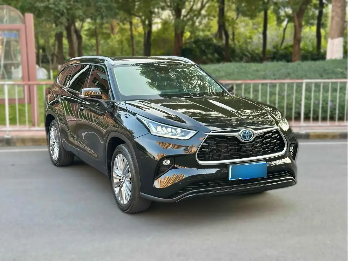 2023 Toyota Highlander 2.5L 189HP L4 E-CVT Hybrid