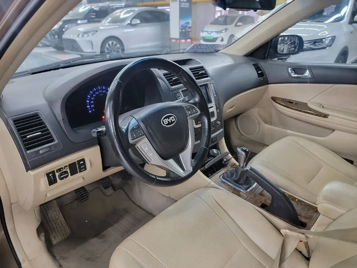 2012 BYD G6 2.0L 140HP L4 5MT,autocango,china used car exporter,china ev exporter,chinese used car exporter,chinese used ev exporter