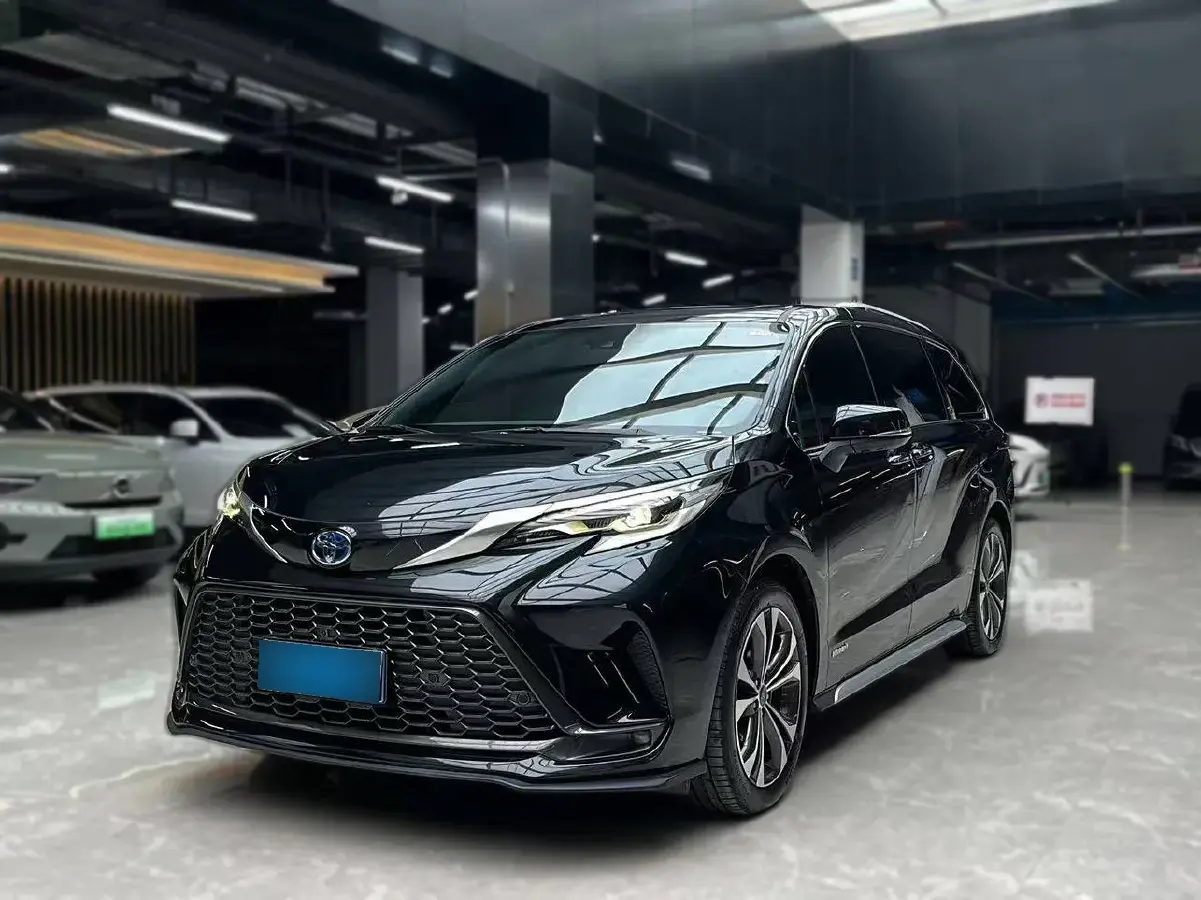 2023 Toyota Granvia 2.5L 189HP L4 E-CVT Hybrid