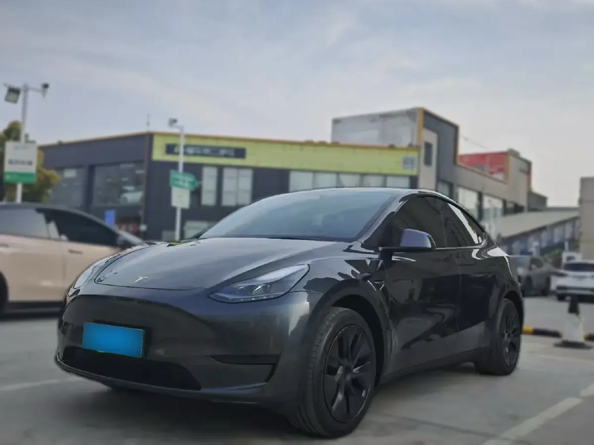 2024 Tesla Model Y BEV 60KWH