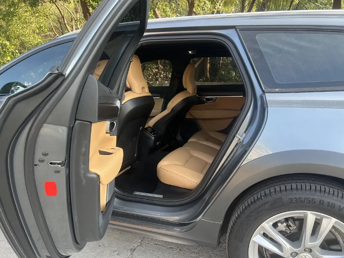 2019 Volvo V90 2.0T 254HP L4 8AT,autocango,china used car exporter,china ev exporter,chinese used car exporter,chinese used ev exporter