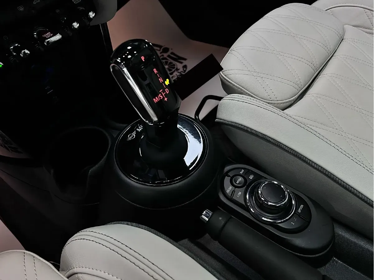 2023 MINI JCW 2.0T 231HP L4 8AT,autocango,china used car exporter,china ev exporter,chinese used car exporter,chinese used ev exporter