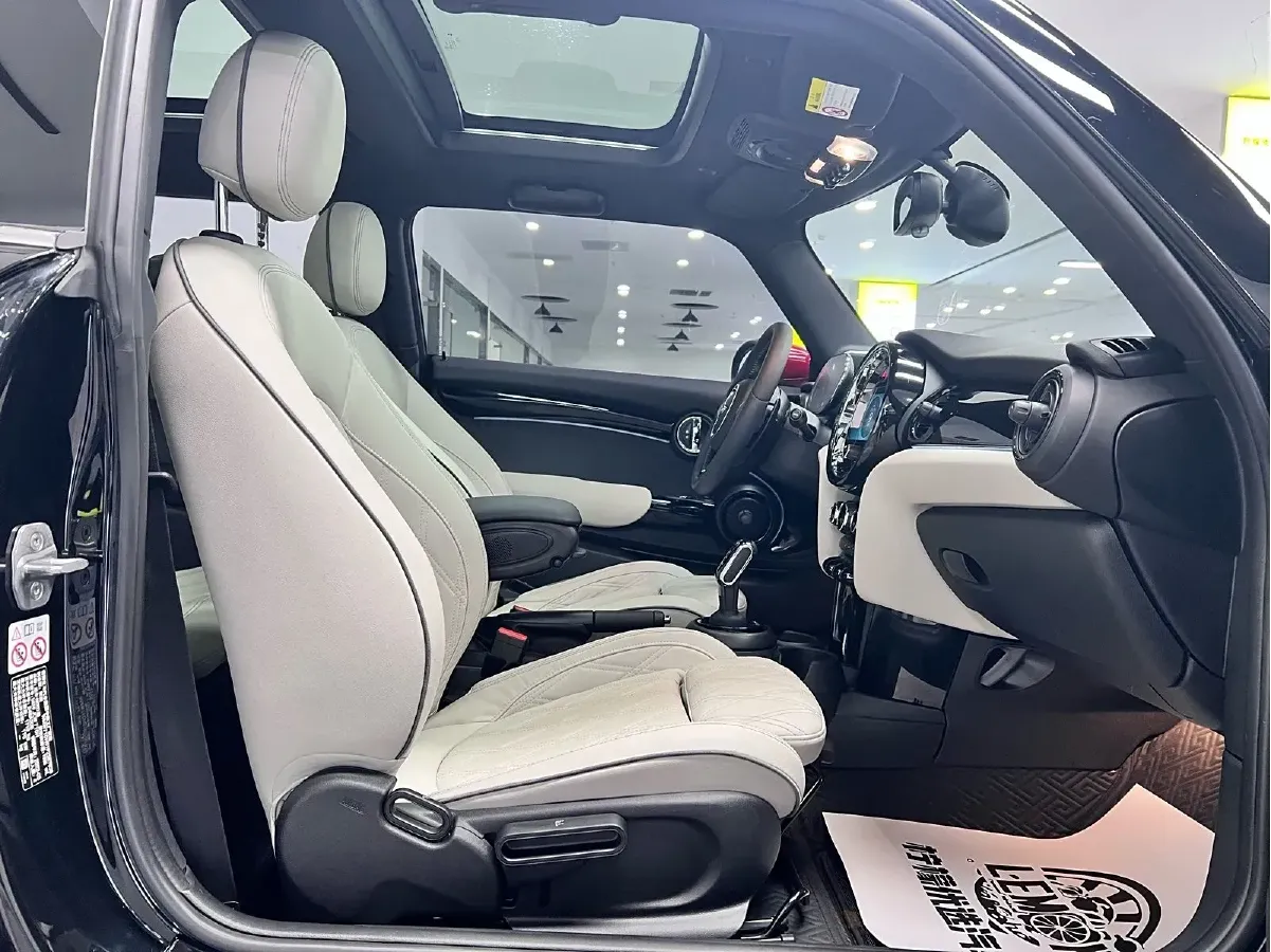 2023 MINI JCW 2.0T 231HP L4 8AT,autocango,china used car exporter,china ev exporter,chinese used car exporter,chinese used ev exporter