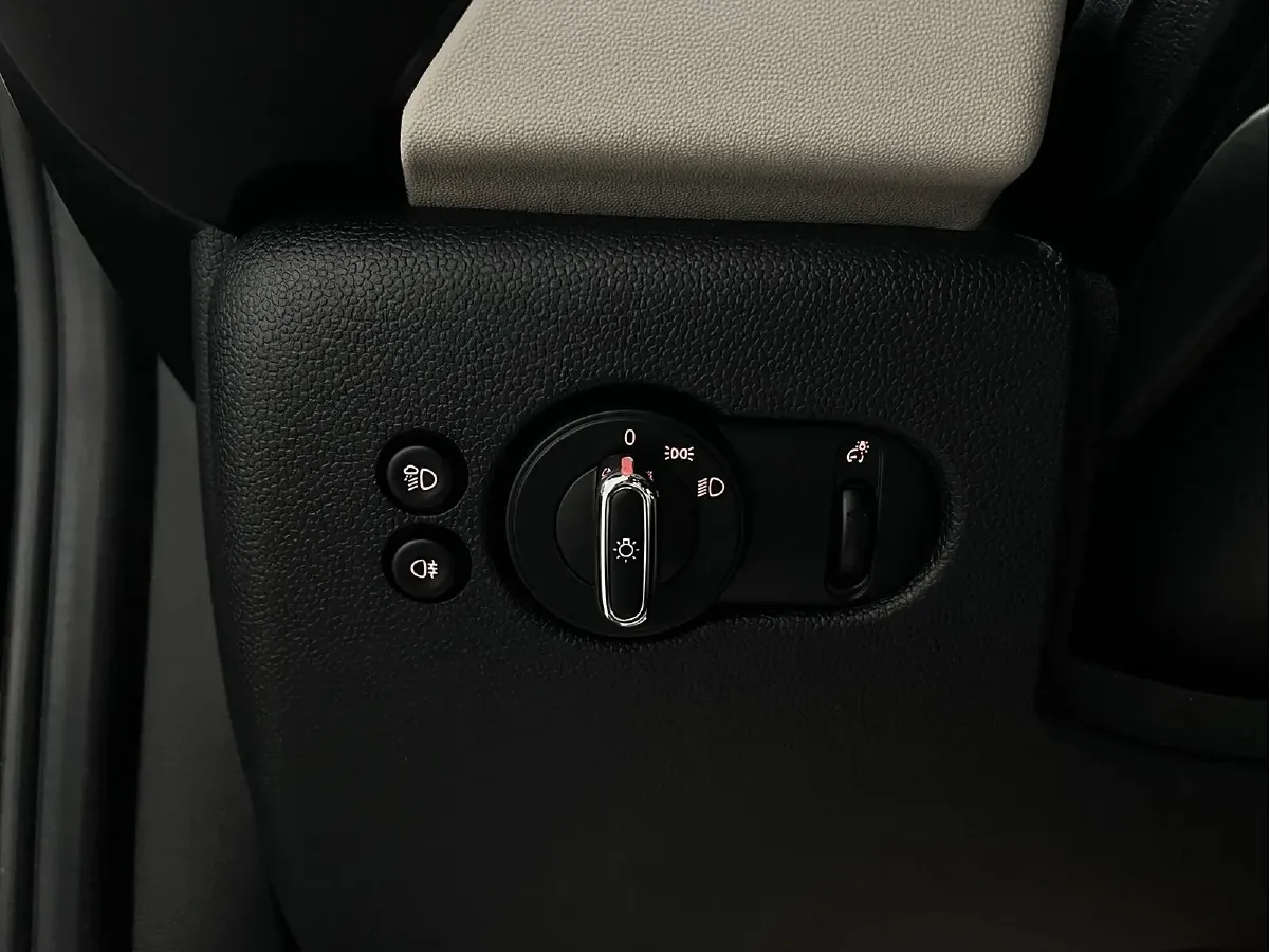 2023 MINI JCW 2.0T 231HP L4 8AT,autocango,china used car exporter,china ev exporter,chinese used car exporter,chinese used ev exporter