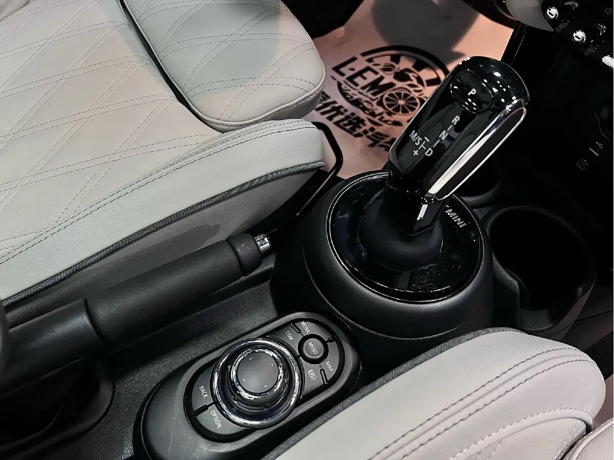 2023 MINI JCW 2.0T 231HP L4 8AT,autocango,china used car exporter,china ev exporter,chinese used car exporter,chinese used ev exporter