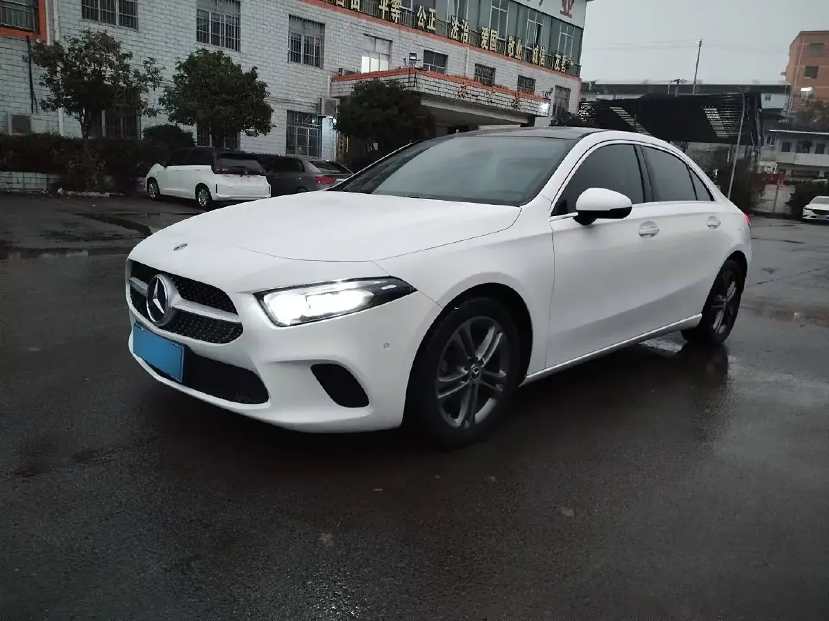2019 Mercedes-Benz A Class 1.3T 163HP L4 7DCT