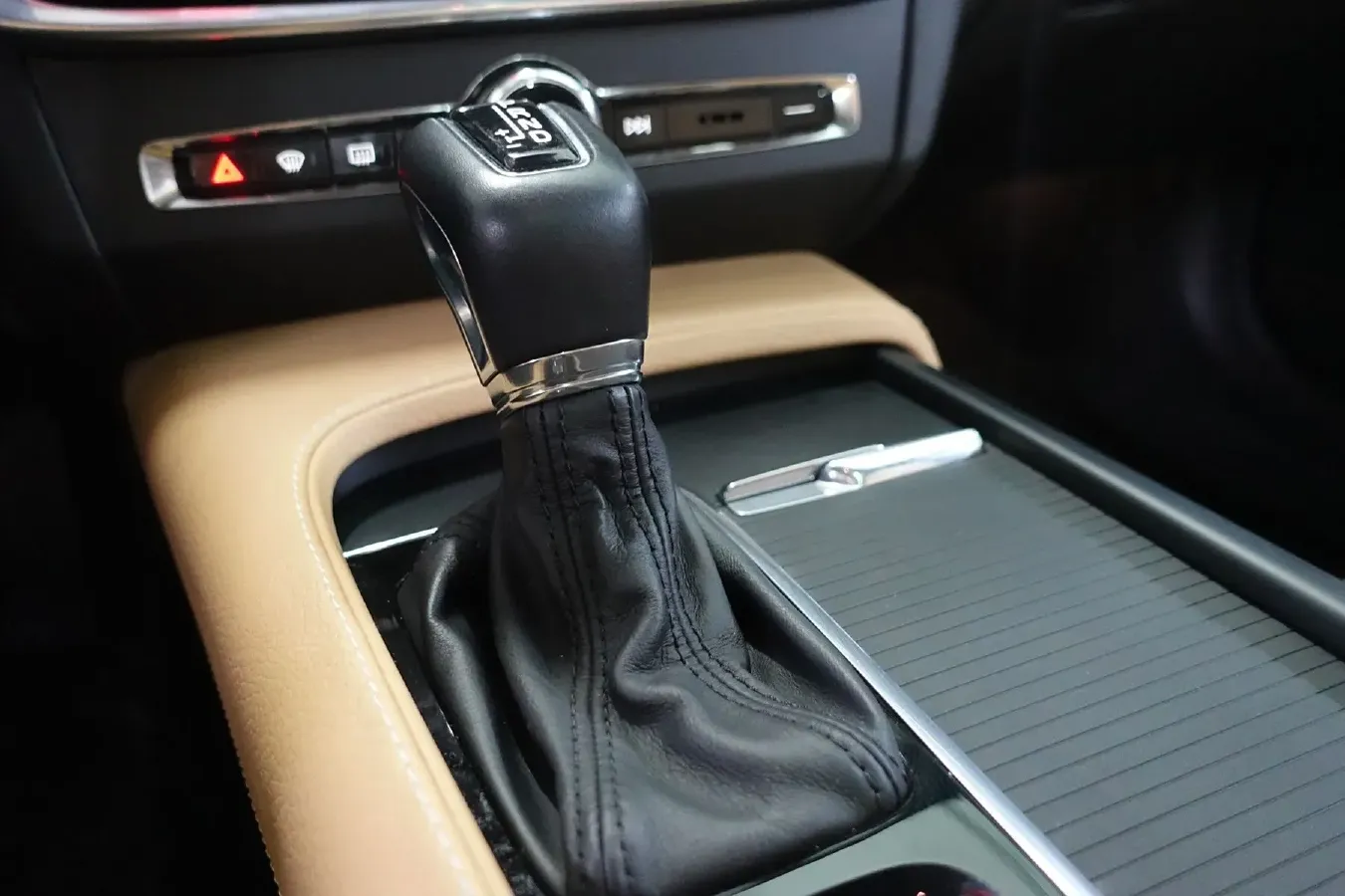 2020 Volvo V90 2.0T 250HP L4 8AT,autocango,china used car exporter,china ev exporter,chinese used car exporter,chinese used ev exporter