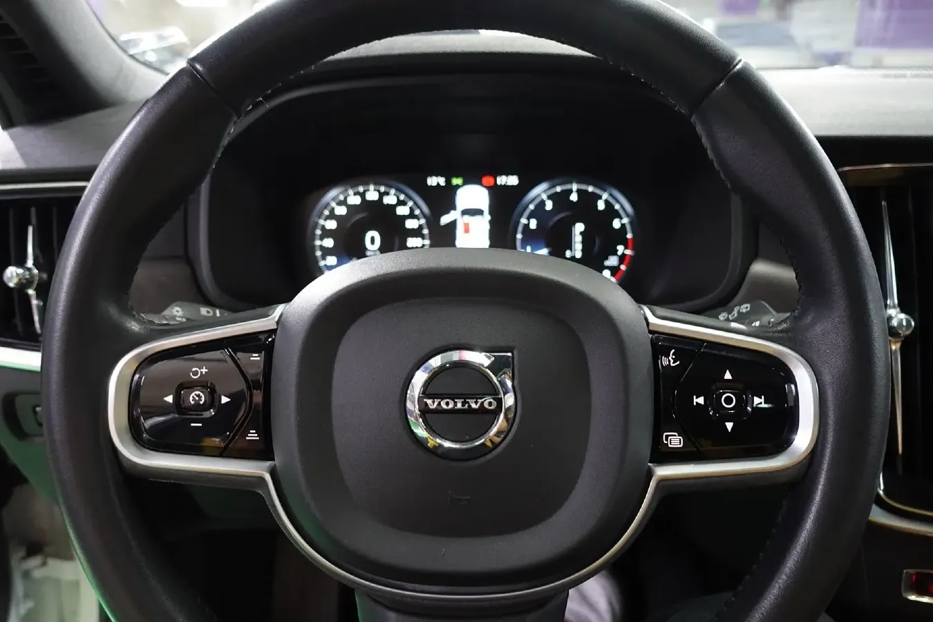 2020 Volvo V90 2.0T 250HP L4 8AT,autocango,china used car exporter,china ev exporter,chinese used car exporter,chinese used ev exporter