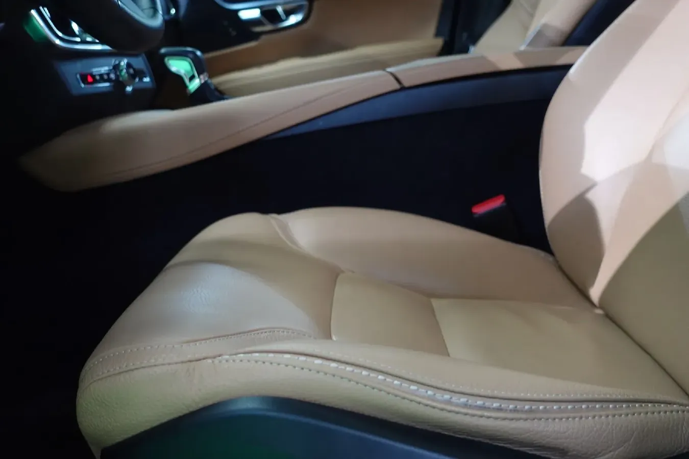 2020 Volvo V90 2.0T 250HP L4 8AT,autocango,china used car exporter,china ev exporter,chinese used car exporter,chinese used ev exporter