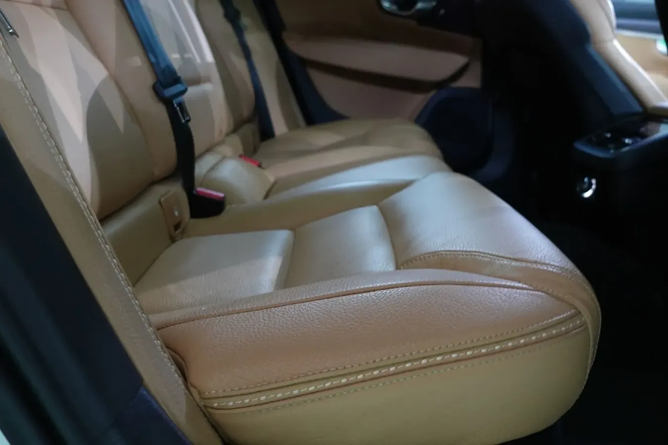 2020 Volvo V90 2.0T 250HP L4 8AT,autocango,china used car exporter,china ev exporter,chinese used car exporter,chinese used ev exporter