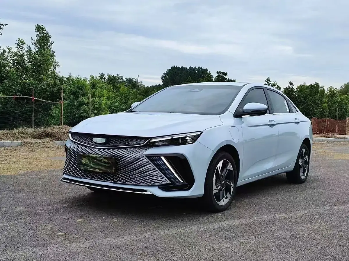 2022 Geely Emgrand L HiP 1.5T 181HP L4 3DHT PHEV 15.5KWH