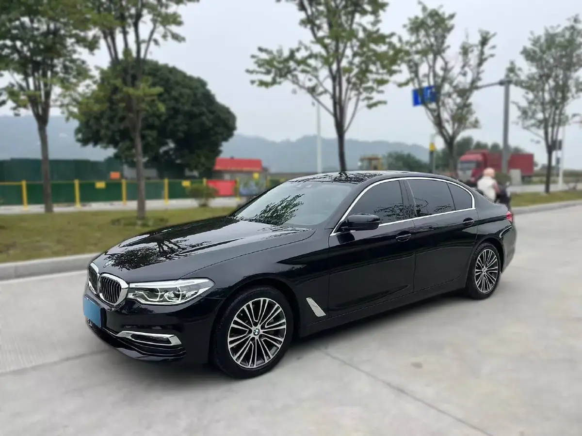 2019 BMW 5 Series 3.0T 340HP L6 8AT